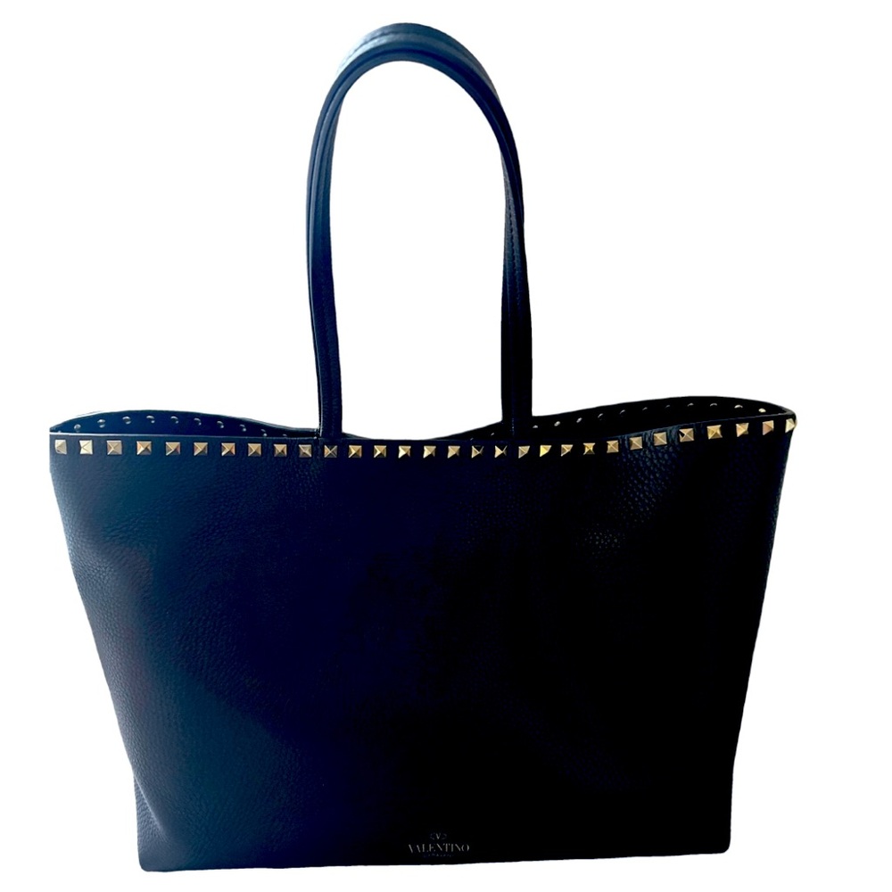 Valentino Garavani pebbled leather tote bag is the perfect lightweight bag
